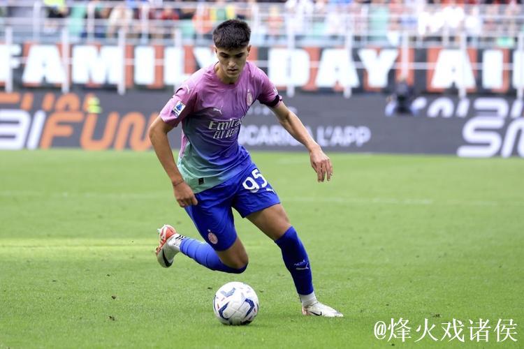 19岁350天,巴尔泰萨吉成为米兰队史意甲双响最年轻的后卫 19岁350天,巴尔泰萨吉成为米兰队史意甲双响最年轻的后卫